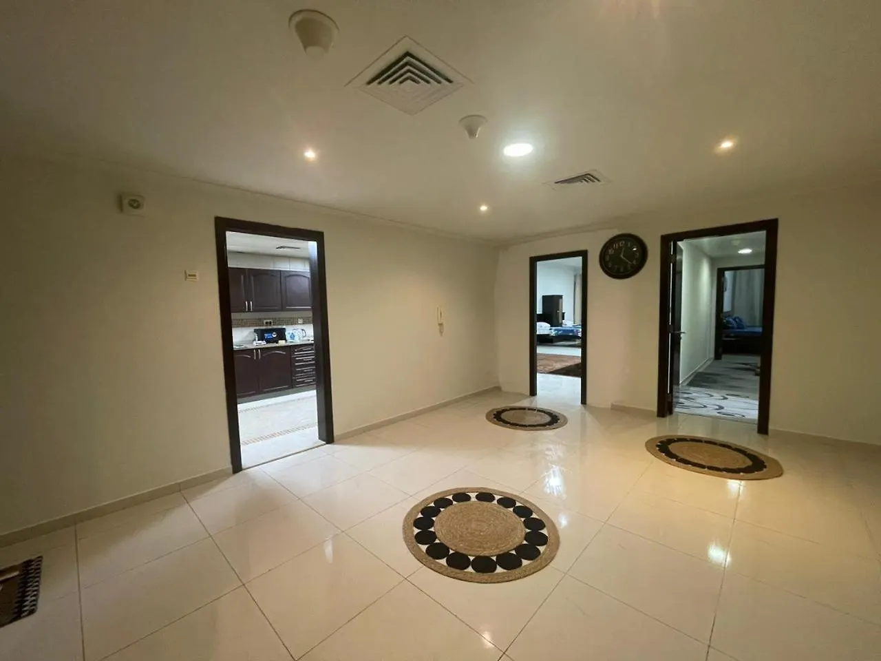 Apartment Near The Beach In Khalidiya New Location