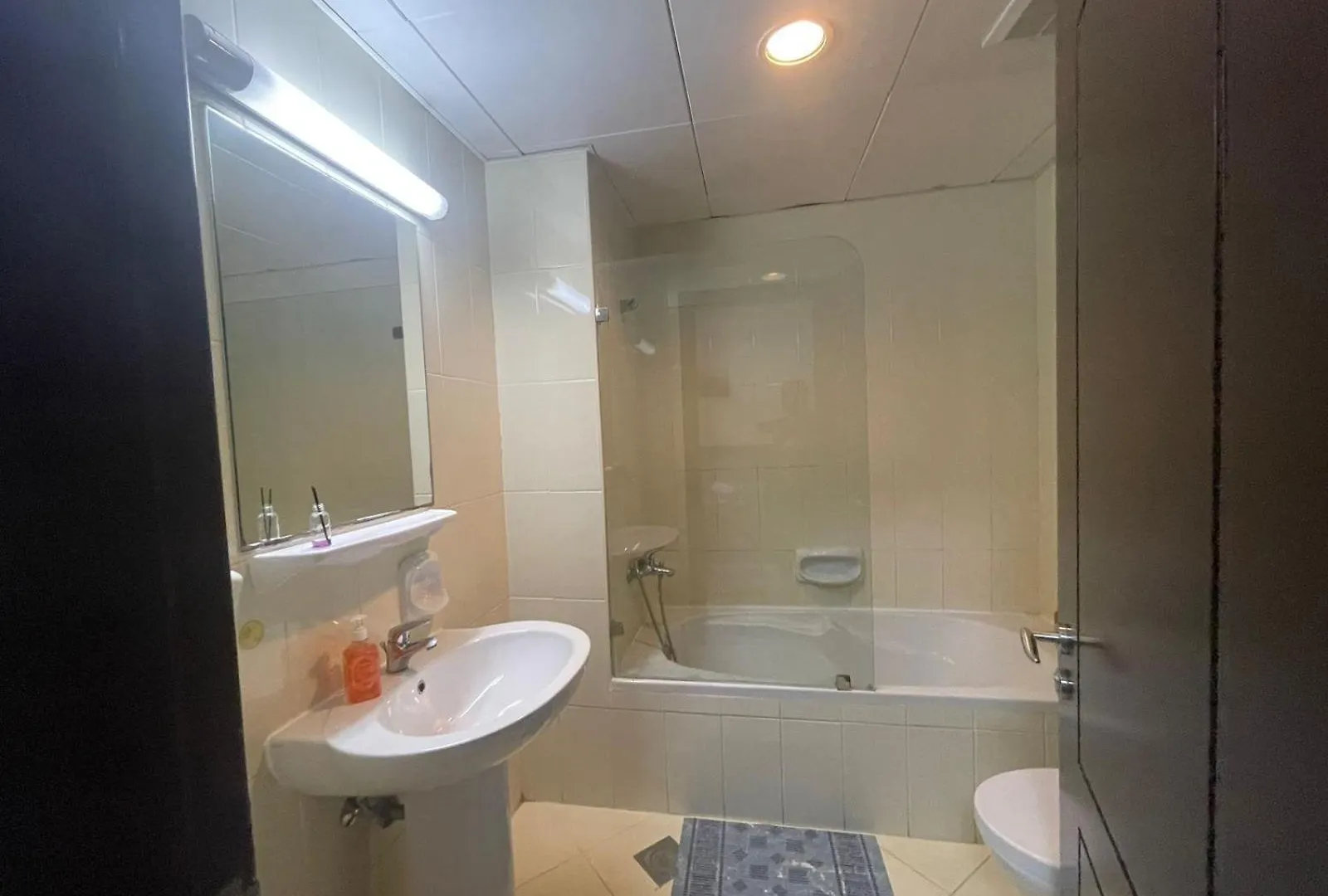 Apartment Near The Beach In Khalidiya New Location Emirati Arabi Uniti
